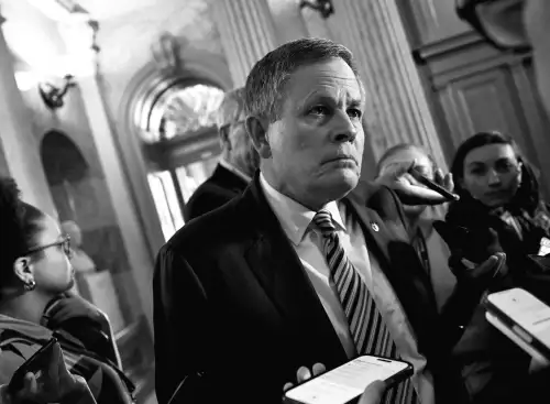 Відмова від участі у виборах Сенатора ГОП Стіва Дейнса була спрямована на блокування демократів у наборі високопрофесійного кандидата.