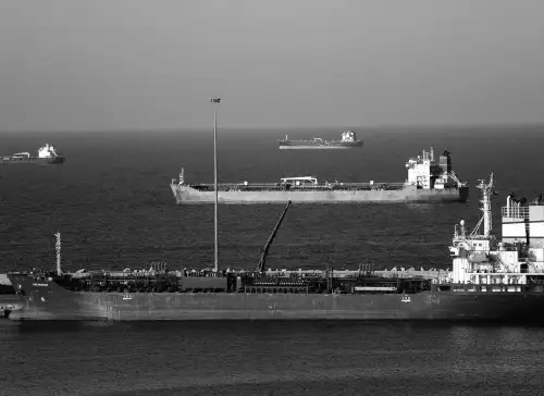 Іран почав викладати міни в протоці Хормуз, стверджують джерела.